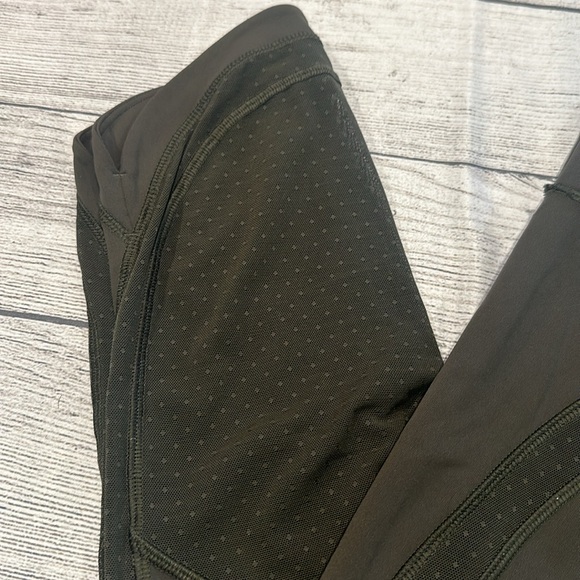 🍋Women’s Lululemon Revitalize 21” Crop size 6🍋 - Picture 3 of 15